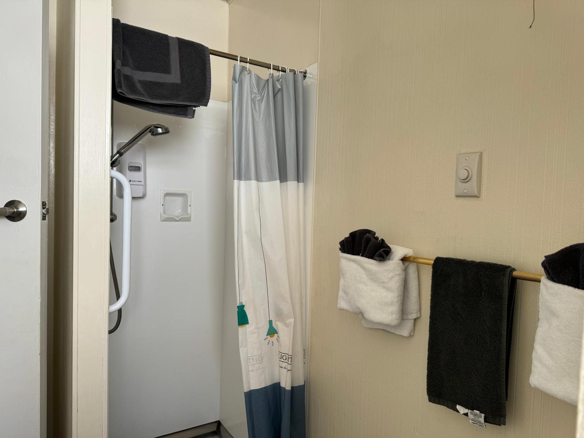 Diplomat Motel Christchurch Bagian luar foto