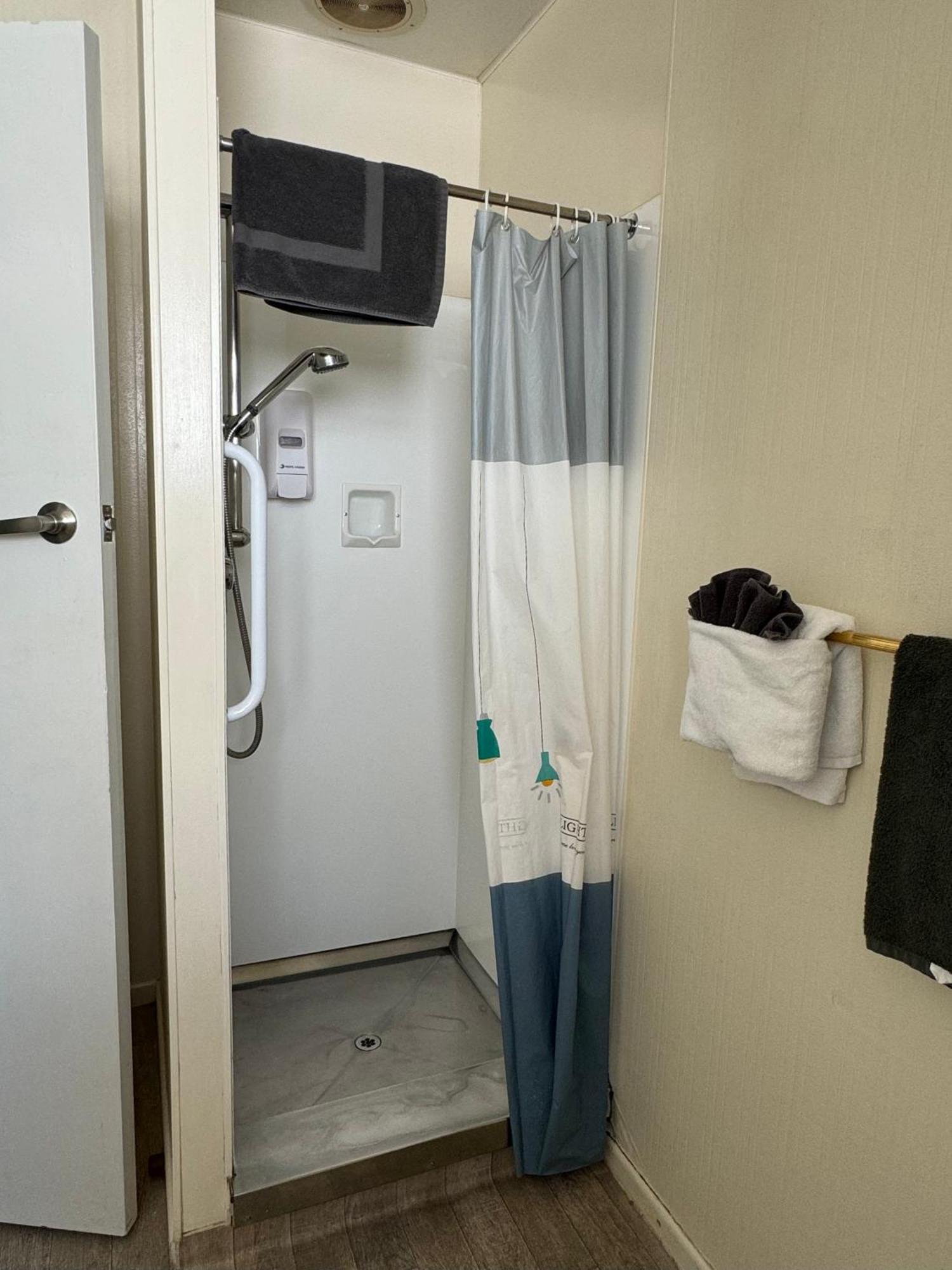 Diplomat Motel Christchurch Bagian luar foto