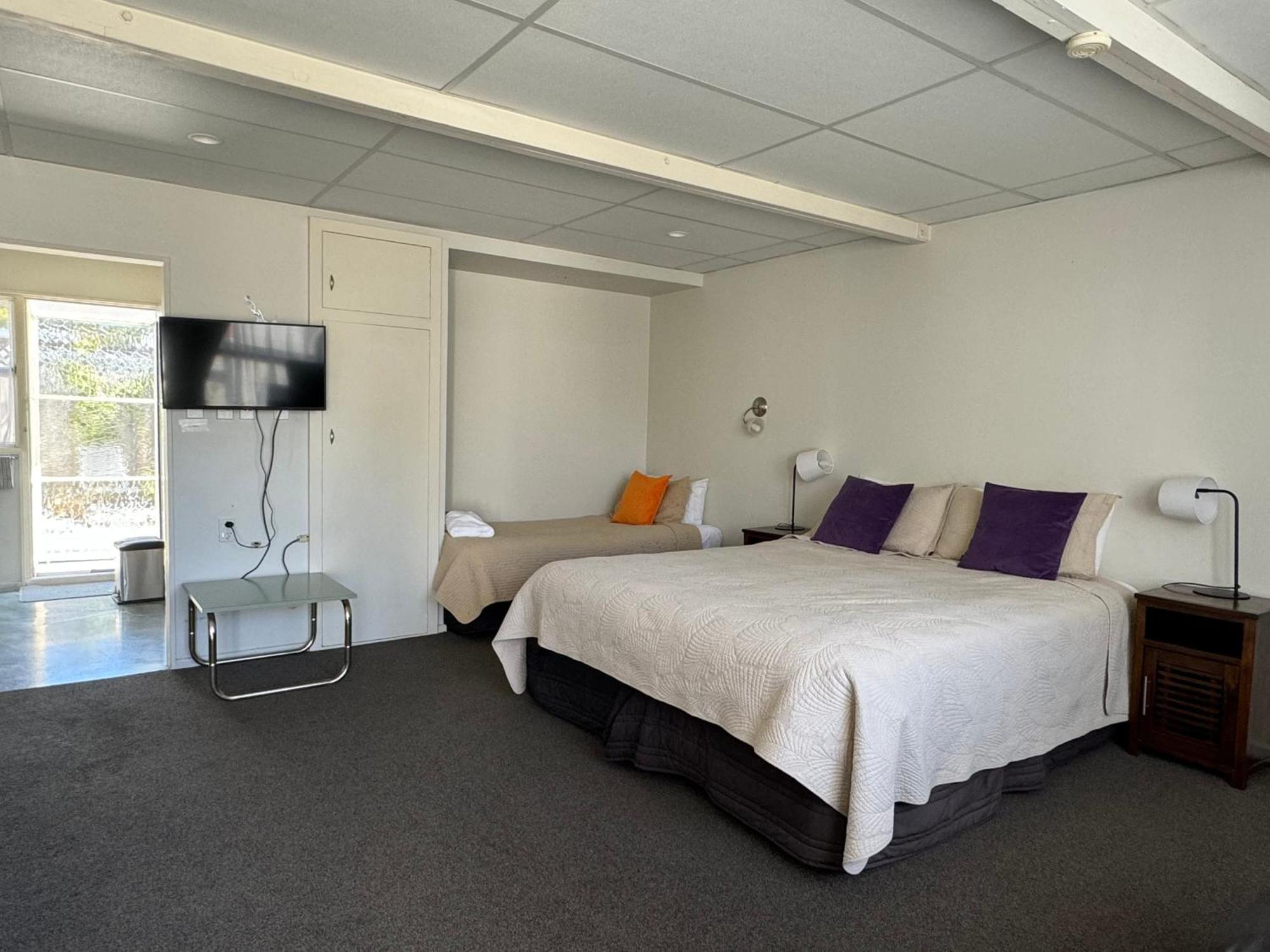 Diplomat Motel Christchurch Bagian luar foto